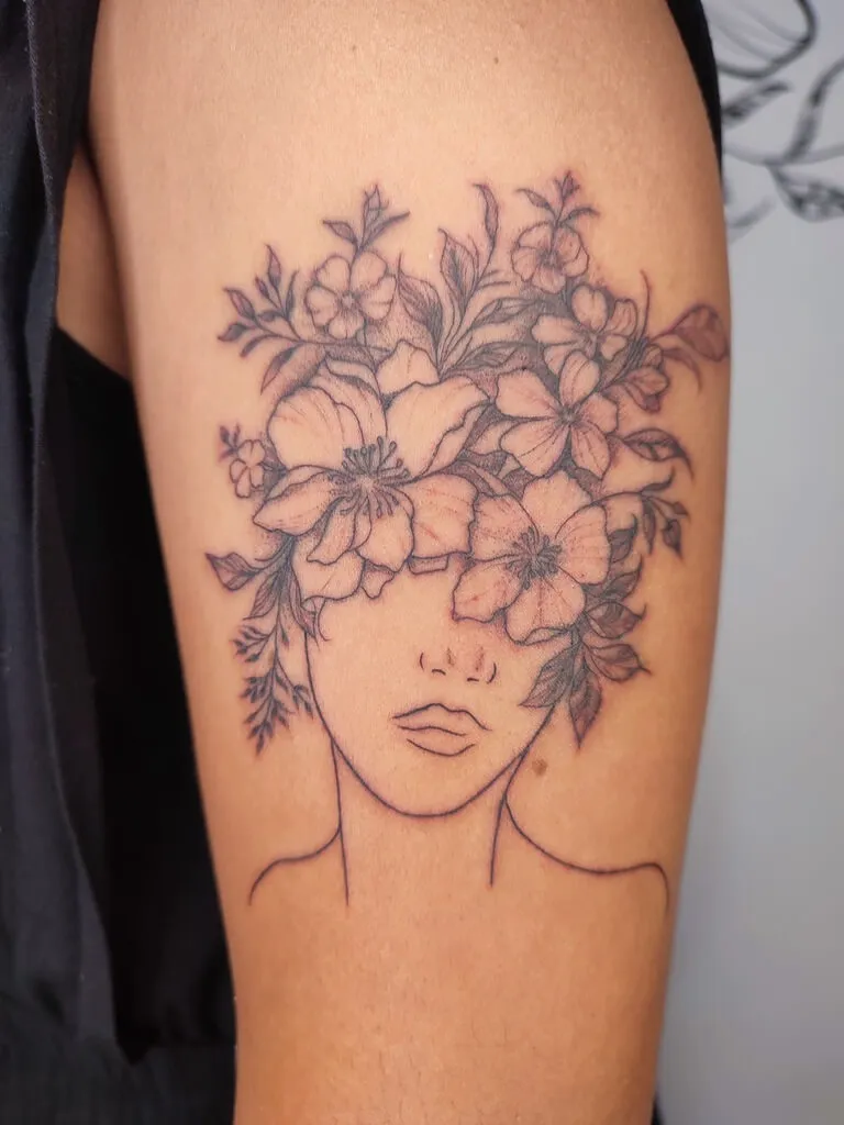 Tatuagem de flores em traço fino