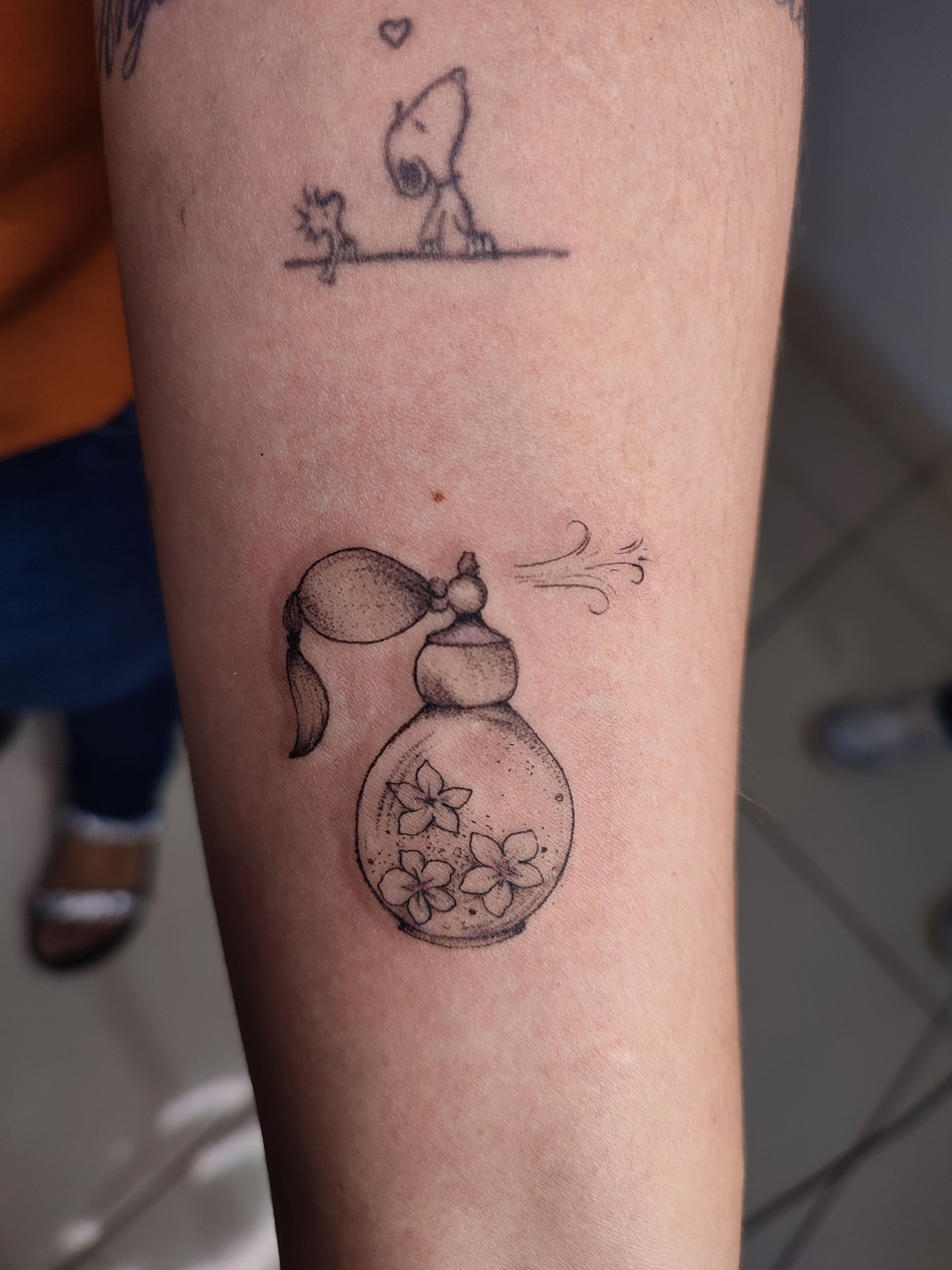 Tatuagem de um perfume chique