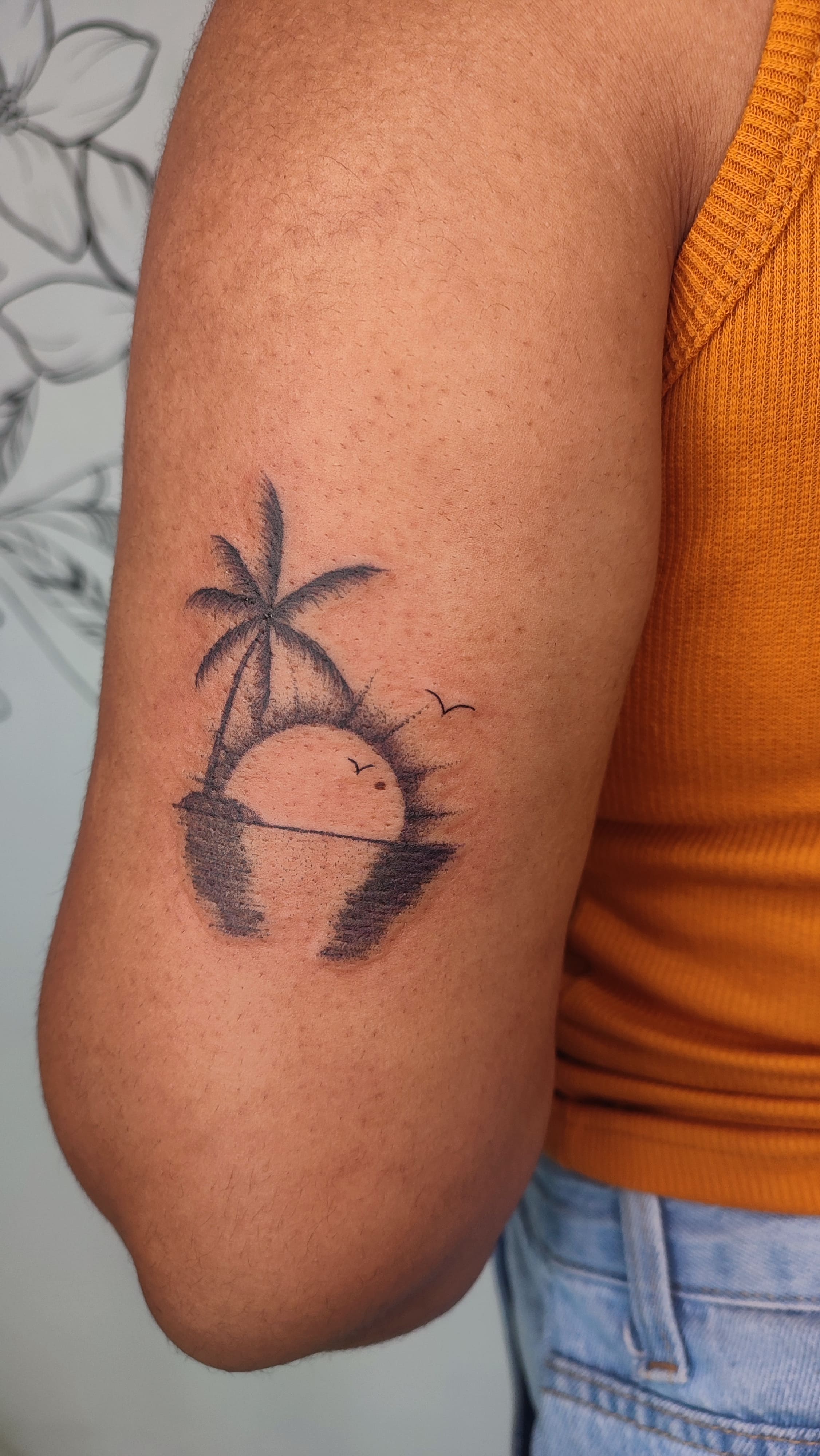 Tatuagem minimalista por do sol na praia